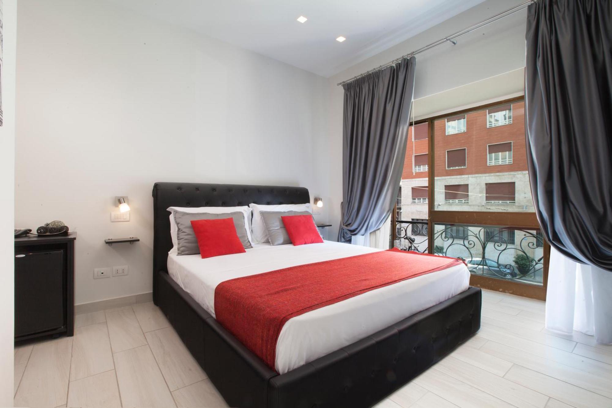 Suite Dei Catalani Naples Exterior photo
